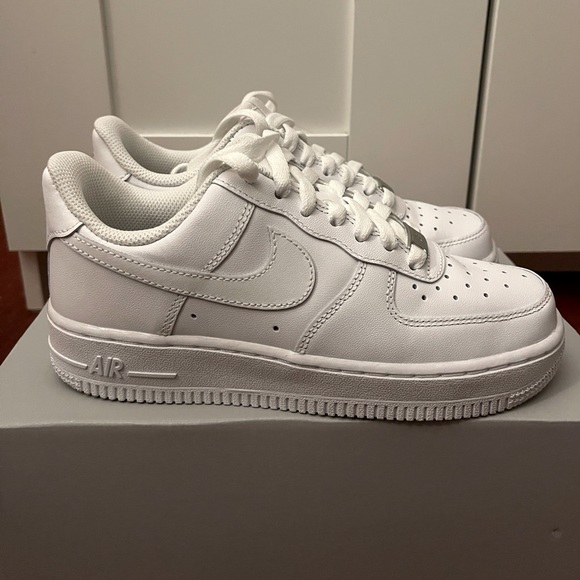Nike Women’s White Air Force 1 ‘07 Size US 5.5 - Picture 7 of 7